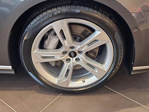 daytona gray pearl effect 2026 Audi A8 55 TFSI quattro Tiptronic