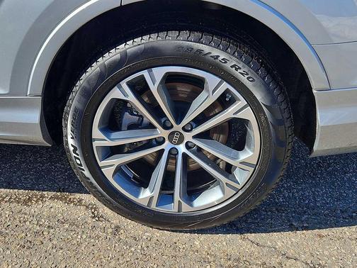 2025 Audi Q7 45 Premium Plus