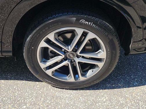 Mythos Black Metallic 2025 Audi Q5 Premium TFSI quattro S tronic