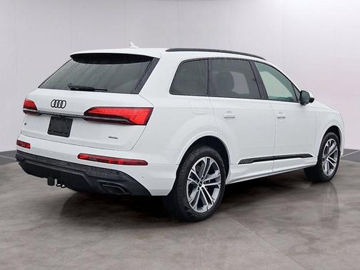 2026 Audi Q7 45 Premium