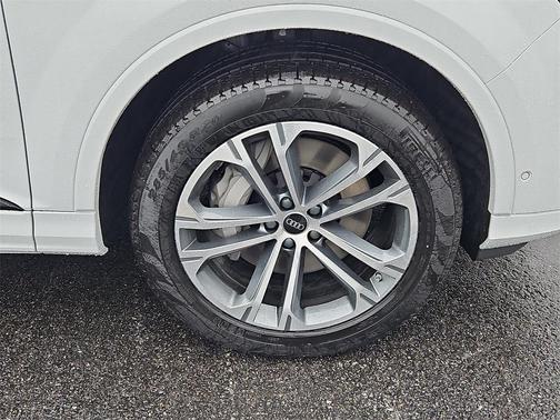 2026 Audi Q7 45 Premium