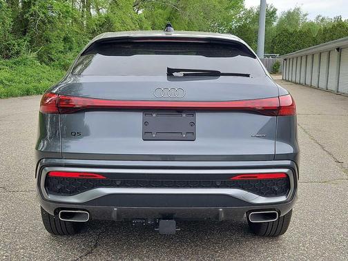 Daytona Gray Pearl Effect 2025 Audi Q5 Premium Plus TFSI quattro S tronic