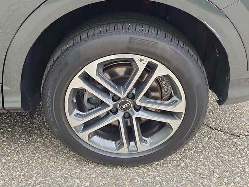 Daytona Gray Pearl Effect 2025 Audi Q5 Premium Plus TFSI quattro S tronic