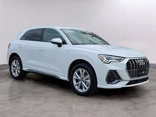 2025 Audi Q3 Premium 45 TFSI S line quattro Tiptronic