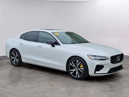 2022 Volvo S60 Recharge Plug-In Hybrid T8 R-Design Expression