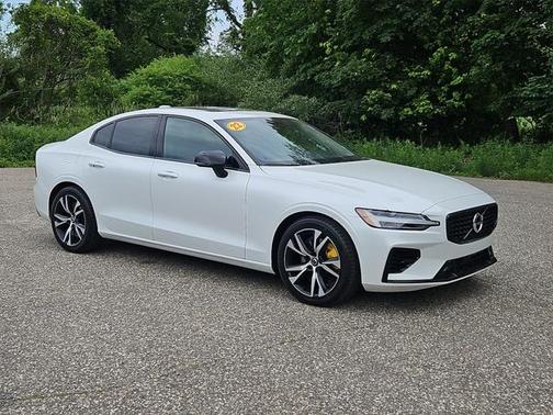 2022 Volvo S60 Recharge Plug-In Hybrid T8 R-Design Expression