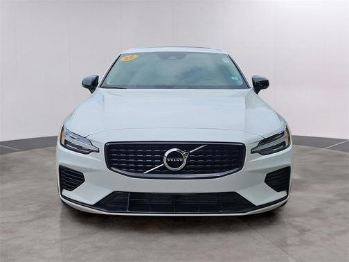 2022 Volvo S60 Recharge Plug-In Hybrid T8 R-Design Expression