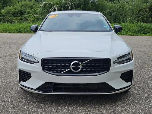 2022 Volvo S60 Recharge Plug-In Hybrid T8 R-Design Expression