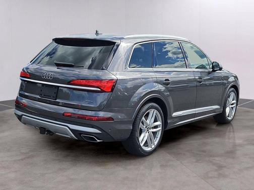 2025 Audi Q7 55 Premium Plus