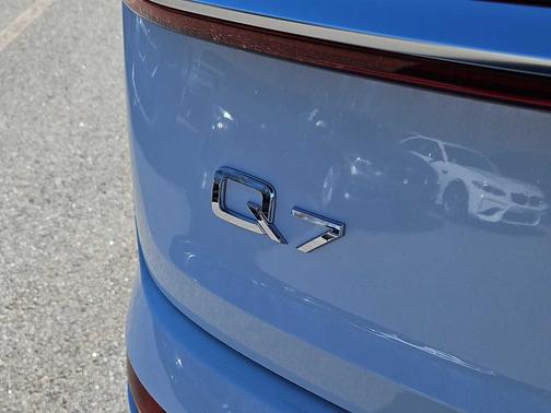 2023 Audi Q7 45 Premium