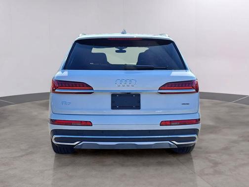 2023 Audi Q7 45 Premium