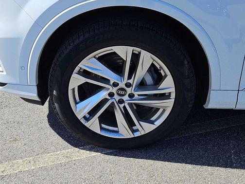 2023 Audi Q7 45 Premium