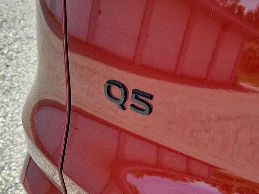 Grenadine Red Metallic 2025 Audi Q5 Premium Plus TFSI quattro S tronic