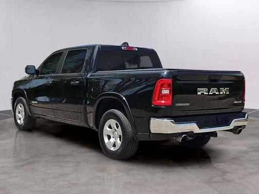 Diamond Black Crystal Pearlcoat 2025 RAM 1500 Big Horn/Lone Star