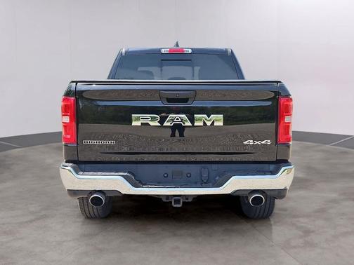 Diamond Black Crystal Pearlcoat 2025 RAM 1500 Big Horn/Lone Star