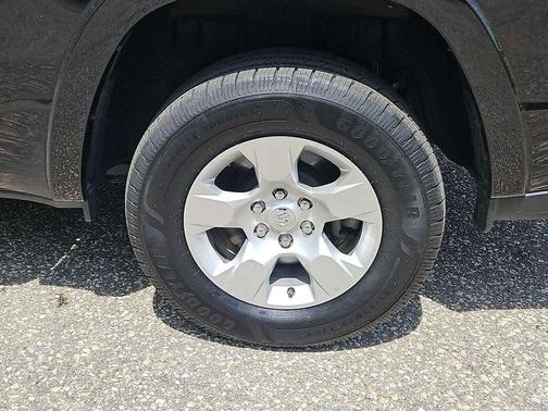 Diamond Black Crystal Pearlcoat 2025 RAM 1500 Big Horn/Lone Star