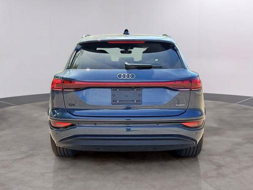 BLU 2025 Audi Q6 e-tron Prestige quattro