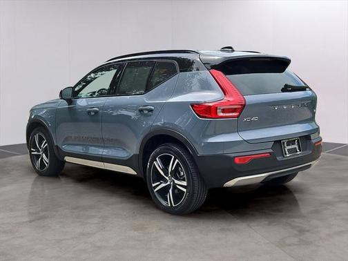 2021 Volvo XC40 T5 R-Design