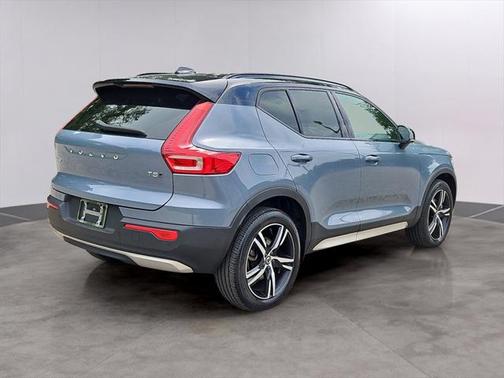 2021 Volvo XC40 T5 R-Design