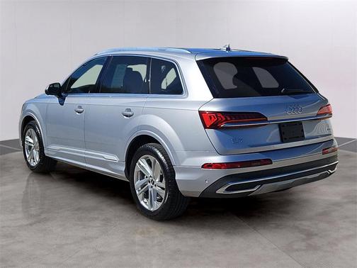 2022 Audi Q7 55 Premium Plus