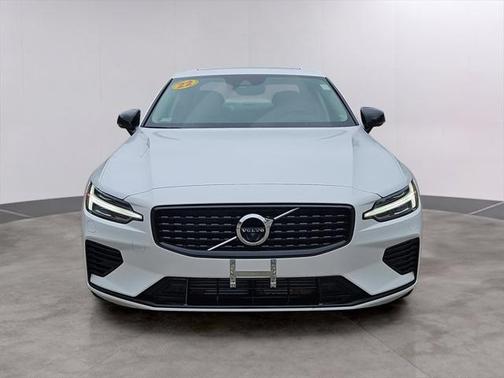 2022 Volvo S60 Recharge Plug-In Hybrid T8 R-Design Expression