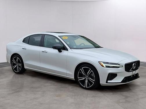 2022 Volvo S60 Recharge Plug-In Hybrid T8 R-Design Expression