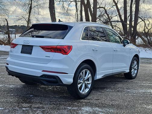 2025 Audi Q3 Premium 45 TFSI S line quattro Tiptronic