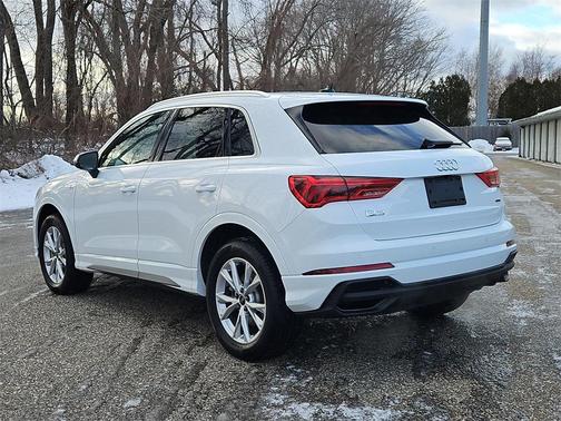 2025 Audi Q3 Premium 45 TFSI S line quattro Tiptronic