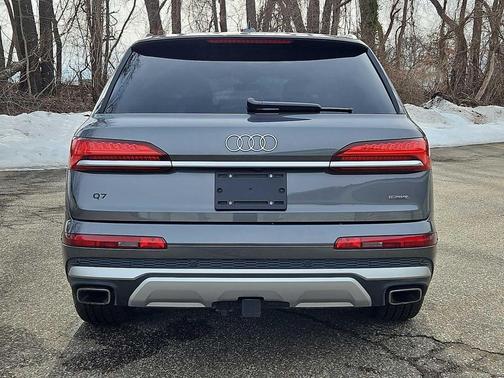 2025 Audi Q7 55 Premium Plus
