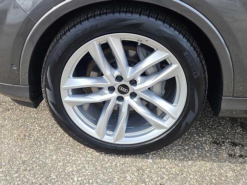 2025 Audi Q7 55 Premium Plus