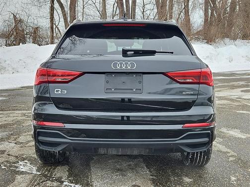 2025 Audi Q3 Premium 45 TFSI S line quattro Tiptronic