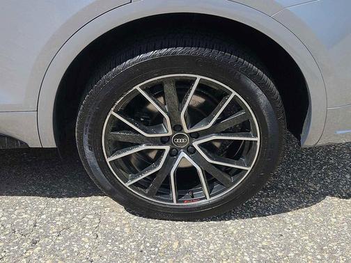 Florett Silver Metallic 2023 Audi SQ5 3.0T Premium Plus
