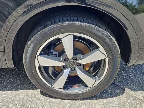 Mythos Black Metallic 2023 Audi Q5 45 S line Premium Plus