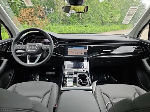 2025 Audi Q7 55 Premium Plus