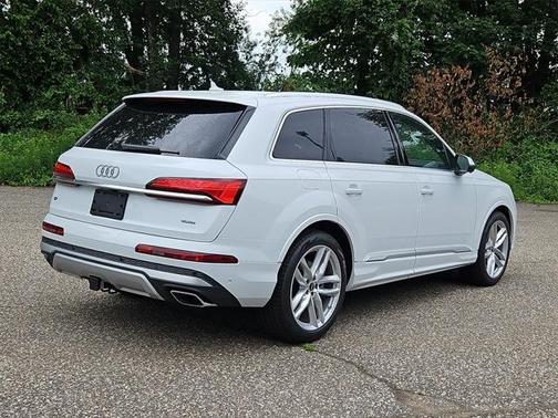 2025 Audi Q7 55 Premium Plus