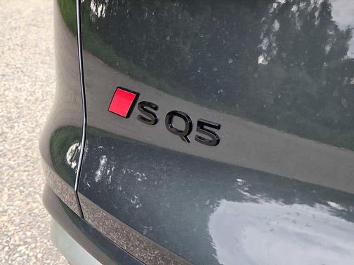 Tambora Gray metallic 2026 Audi SQ5 3.0T Premium Plus