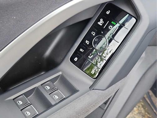 Tambora Gray metallic 2026 Audi SQ5 3.0T Premium Plus
