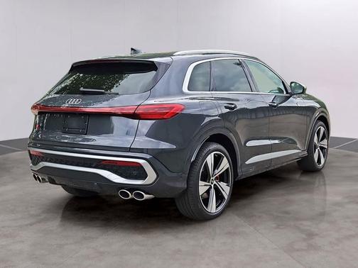 Tambora Gray metallic 2026 Audi SQ5 3.0T Premium Plus