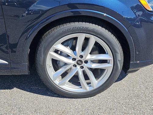 2025 Audi Q7 55 Premium Plus