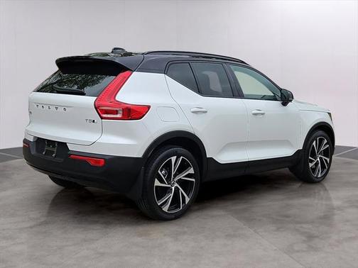 2021 Volvo XC40 T5 R-Design