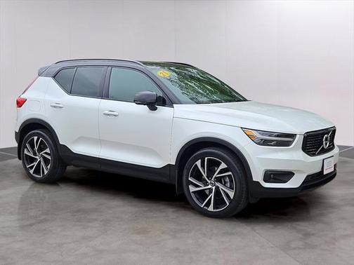 2021 Volvo XC40 T5 R-Design