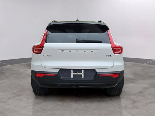 2021 Volvo XC40 T5 R-Design