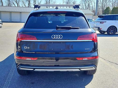 Mythos Black Metallic 2023 Audi Q5 40 Premium