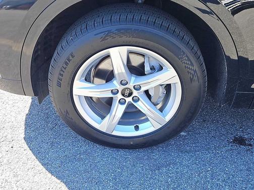 Mythos Black Metallic 2023 Audi Q5 40 Premium