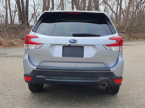 Ice Silver Metallic 2019 Subaru Forester Limited