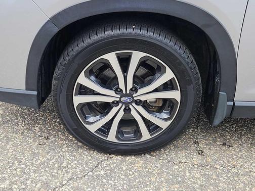 Ice Silver Metallic 2019 Subaru Forester Limited