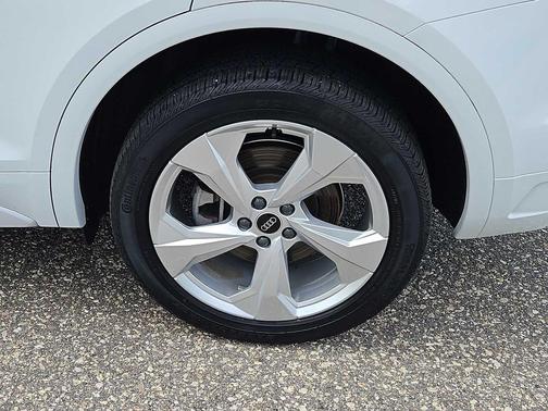 Glacier White Metallic 2023 Audi Q5 45 S line Premium Plus