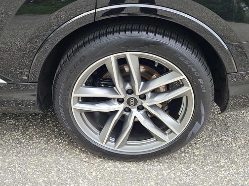 Mythos Black Metallic 2025 Audi SQ7 4.0T Prestige