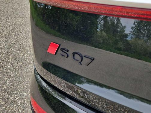 Mythos Black Metallic 2025 Audi SQ7 4.0T Prestige