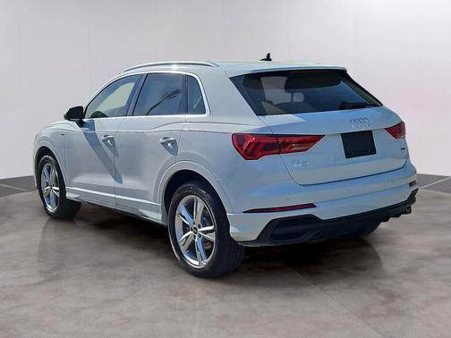 Glacier White Metallic 2024 Audi Q3 Premium 45 TFSI S line quattro Tiptronic